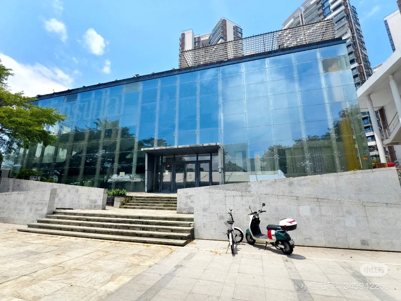深圳湾新出一栋带泳池和院子的办公楼在卖，昨晚看到的，然后做了一晚上趣评测在这里办