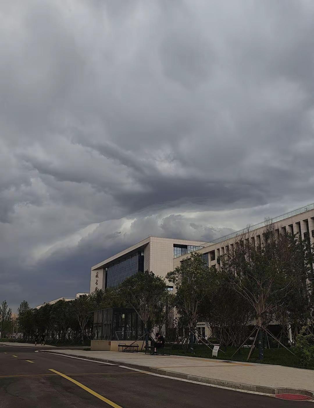 石家庄我不知道你怎么了雷电预警🌩️石家庄又下雨了