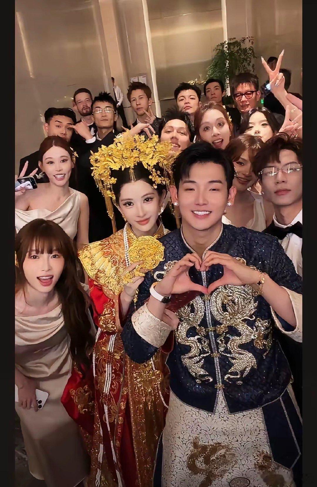 9月5日，梅尼耶结婚了，新娘不是痞幼！早前看梅尼耶和痞幼一起拍段子，两人郎才女貌