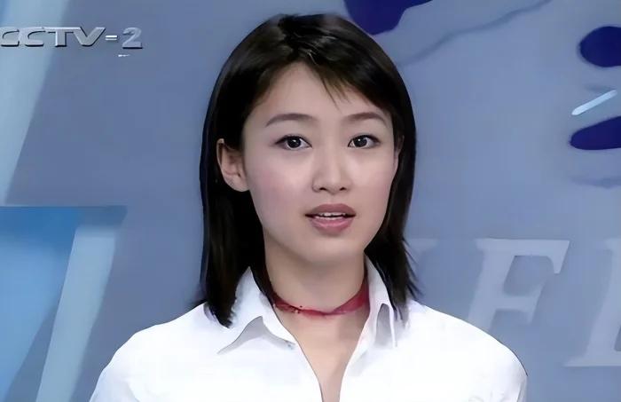 从央视“最清纯女主播”，到被全网骂“第三者”，再到陈坤儿子生母的传闻缠身十几年—
