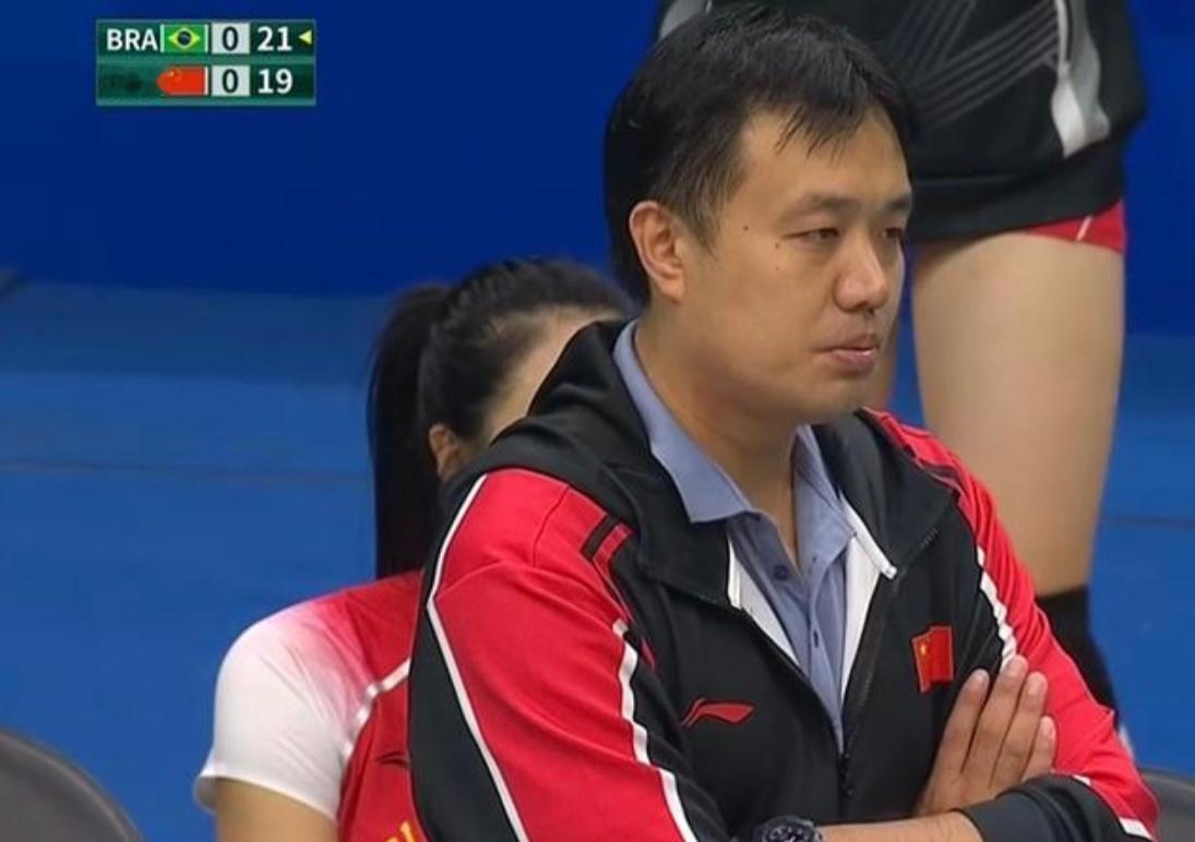 八一女排解散后，话说武晓江教练现在在干啥？还当教练吗？国际排坛动态