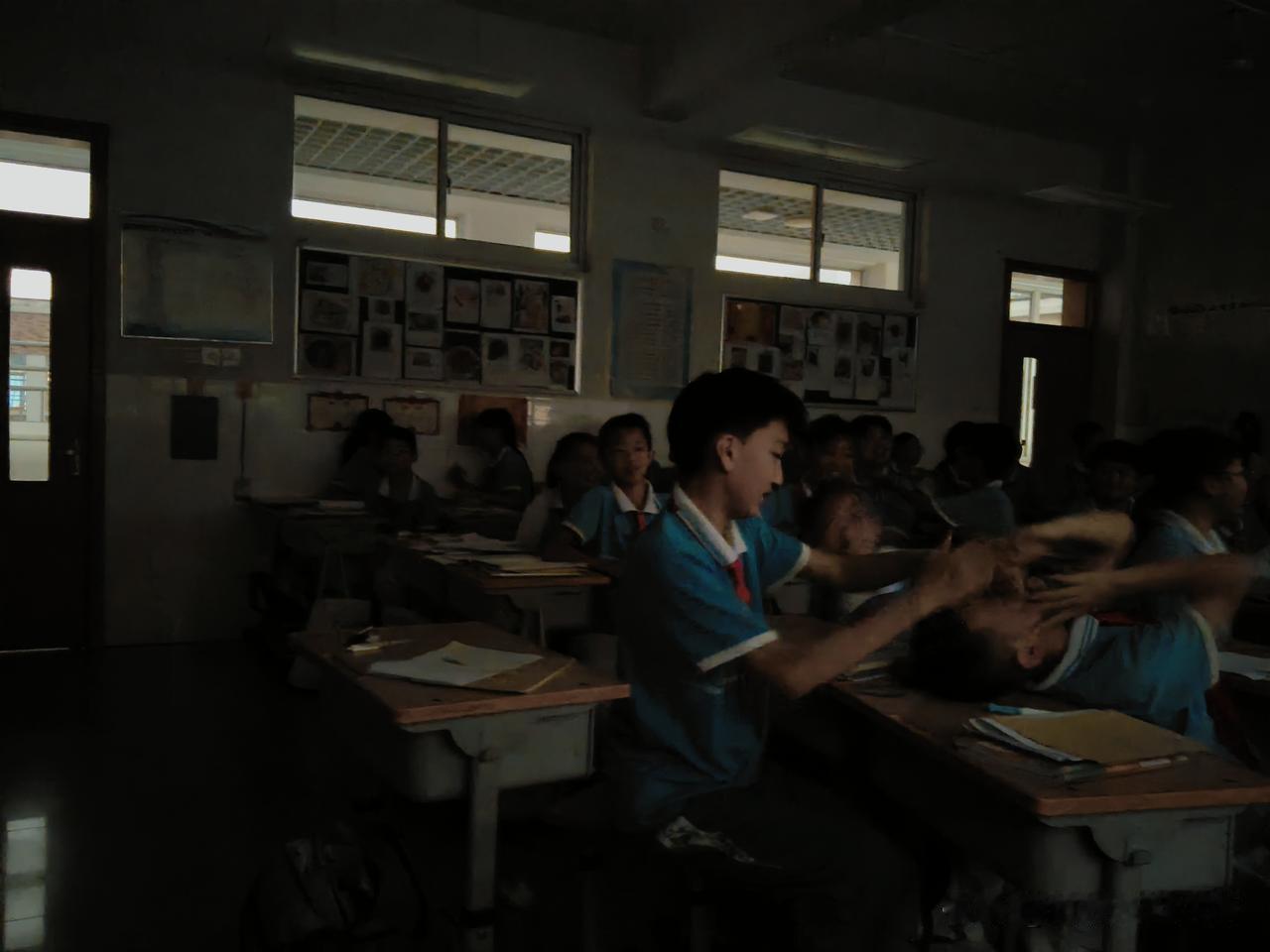 既然想看，咱就不偷偷看！直接看个刺激的！

不用写字，无需读书，也不要讨论的语文