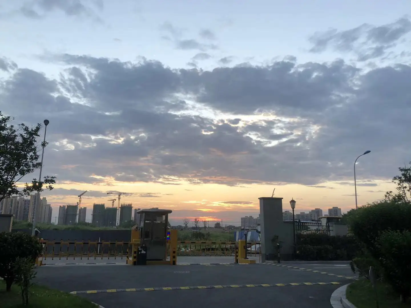 天空的照片再也没有了 再次听到消息是你有一子