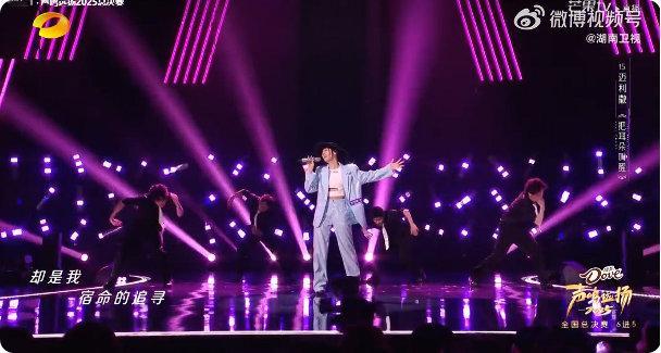 迈利撒把耳朵叫醒爵士风舞台迈利撒把经典歌曲玩出了新花样，爵士改编自带松弛感，唱腔