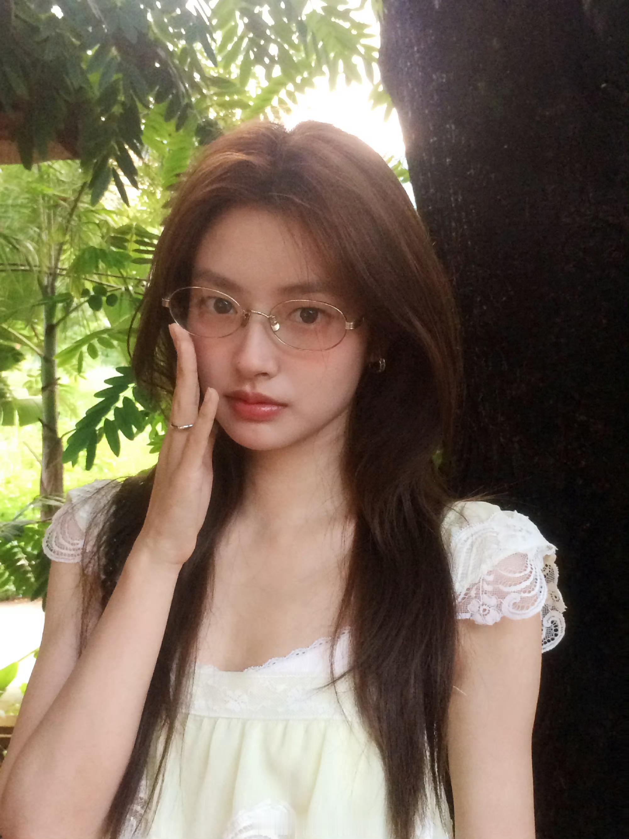 徐若晗啃菜叶好像小白兔徐西西女士好可爱