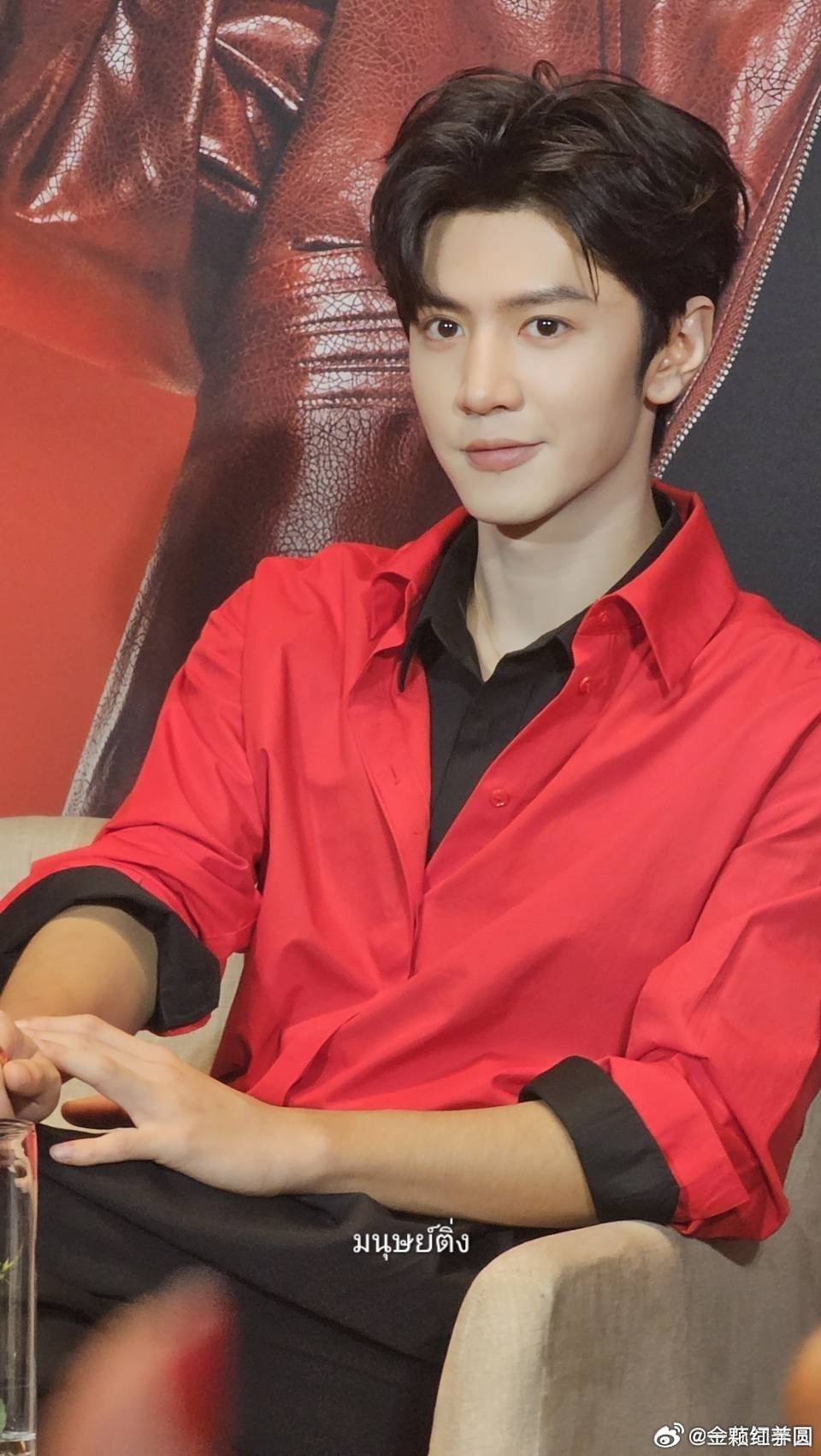 陈哲远 今日份泰国生图！同时陈哲远和老板仔一起登上泰趋！就这个海顶爽，影响力很强