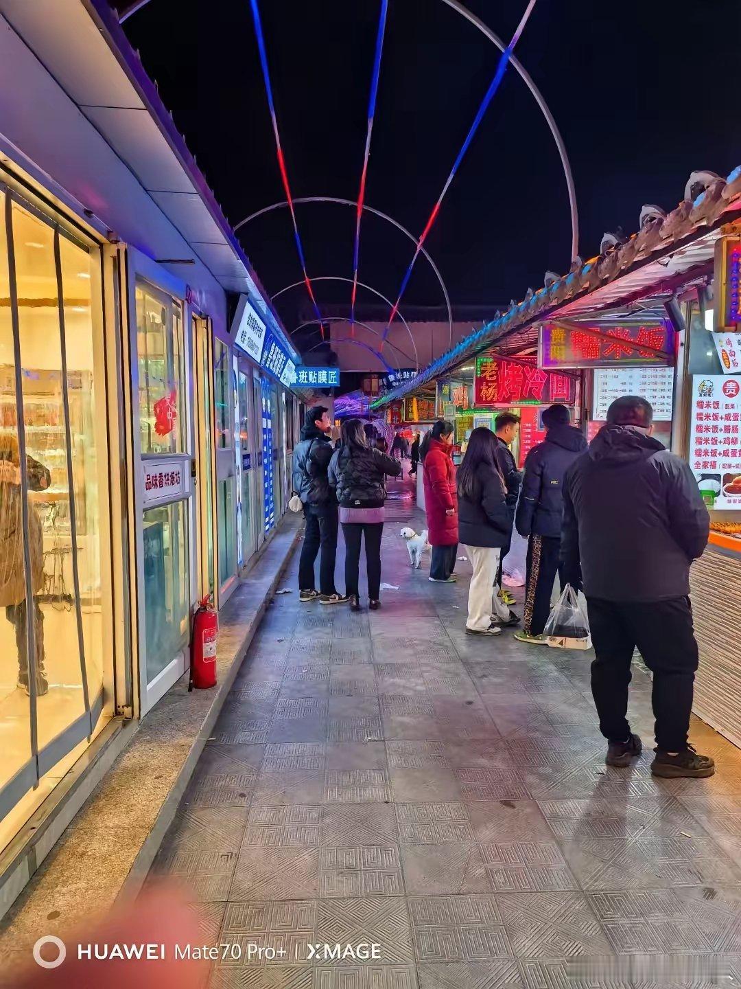 新鲜出炉的 Mate70pro+夜景照片来啦，让我们一同来欣赏一番吧！那么，这相