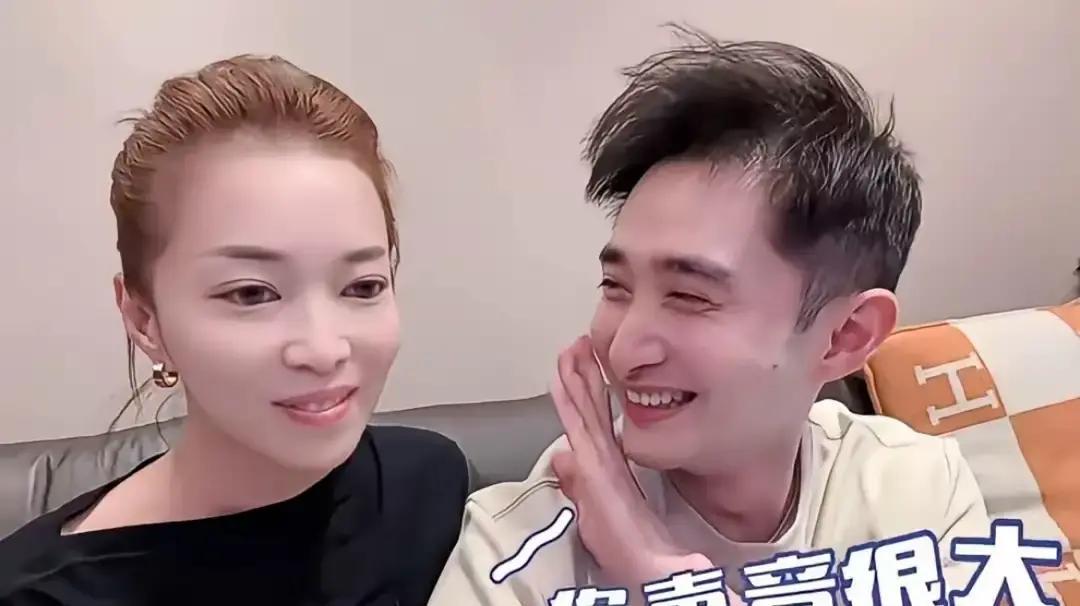 樊路易麻伊琳二十年前在剧团搭档主持，后来各奔东西。

最近俩人突然在抖音合体开账