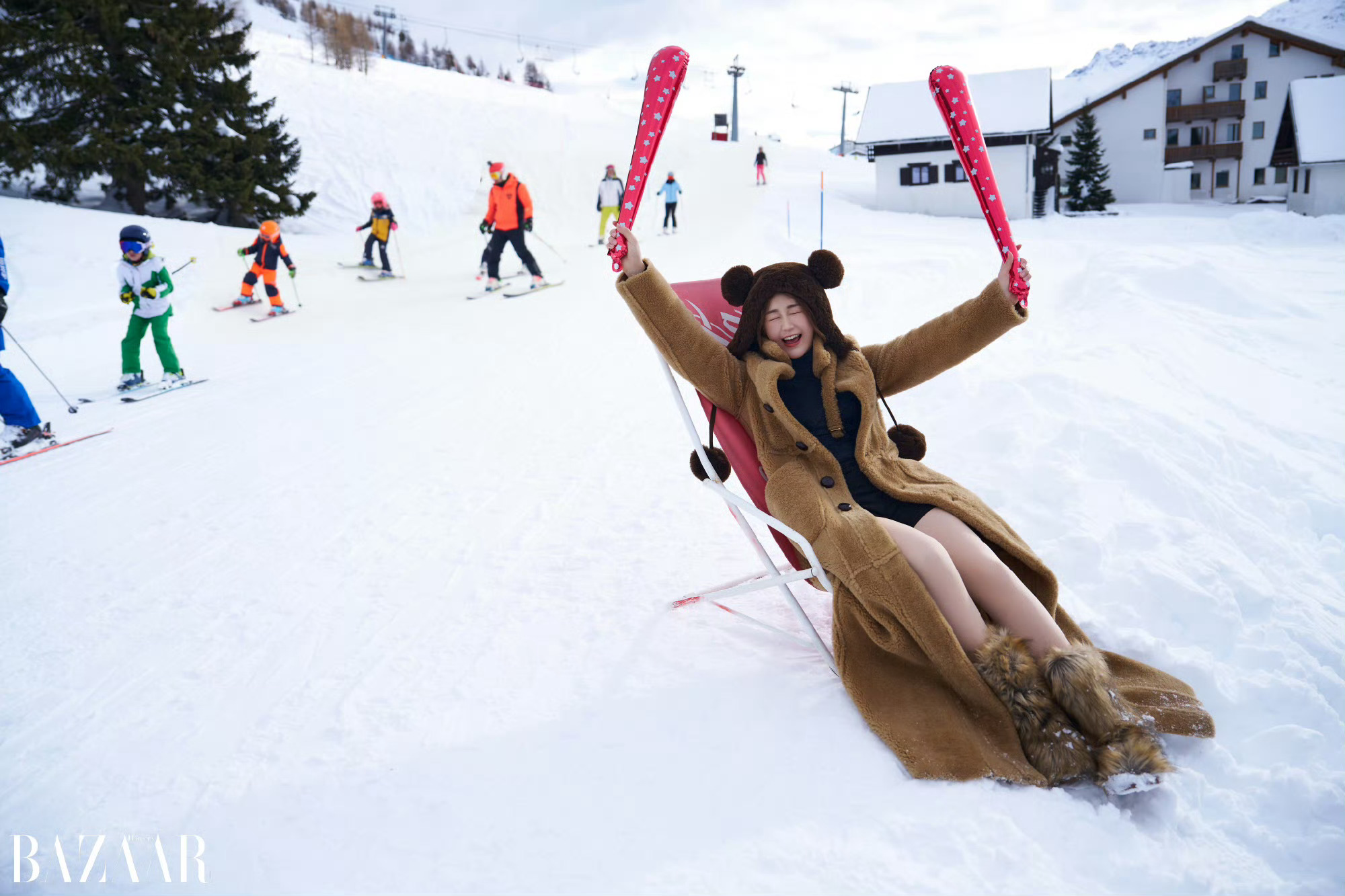 “希望我们的三月 顺风顺水又顺意 爱与春天同在❤️🔥。”陈梦