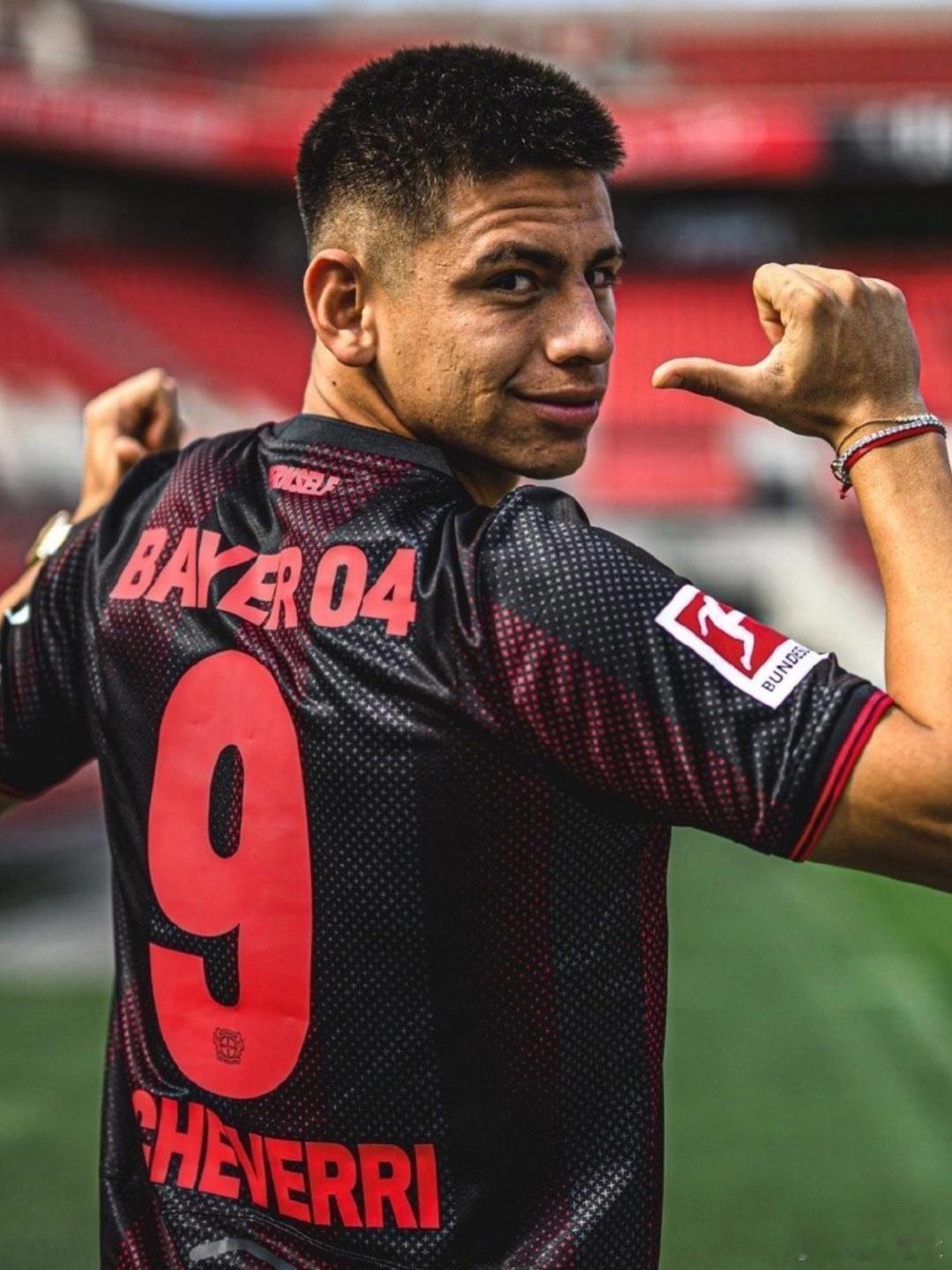 19岁阿根廷中场埃切维里将提前结束在勒沃库森的租借，返回母队曼城，该消息由勒沃库