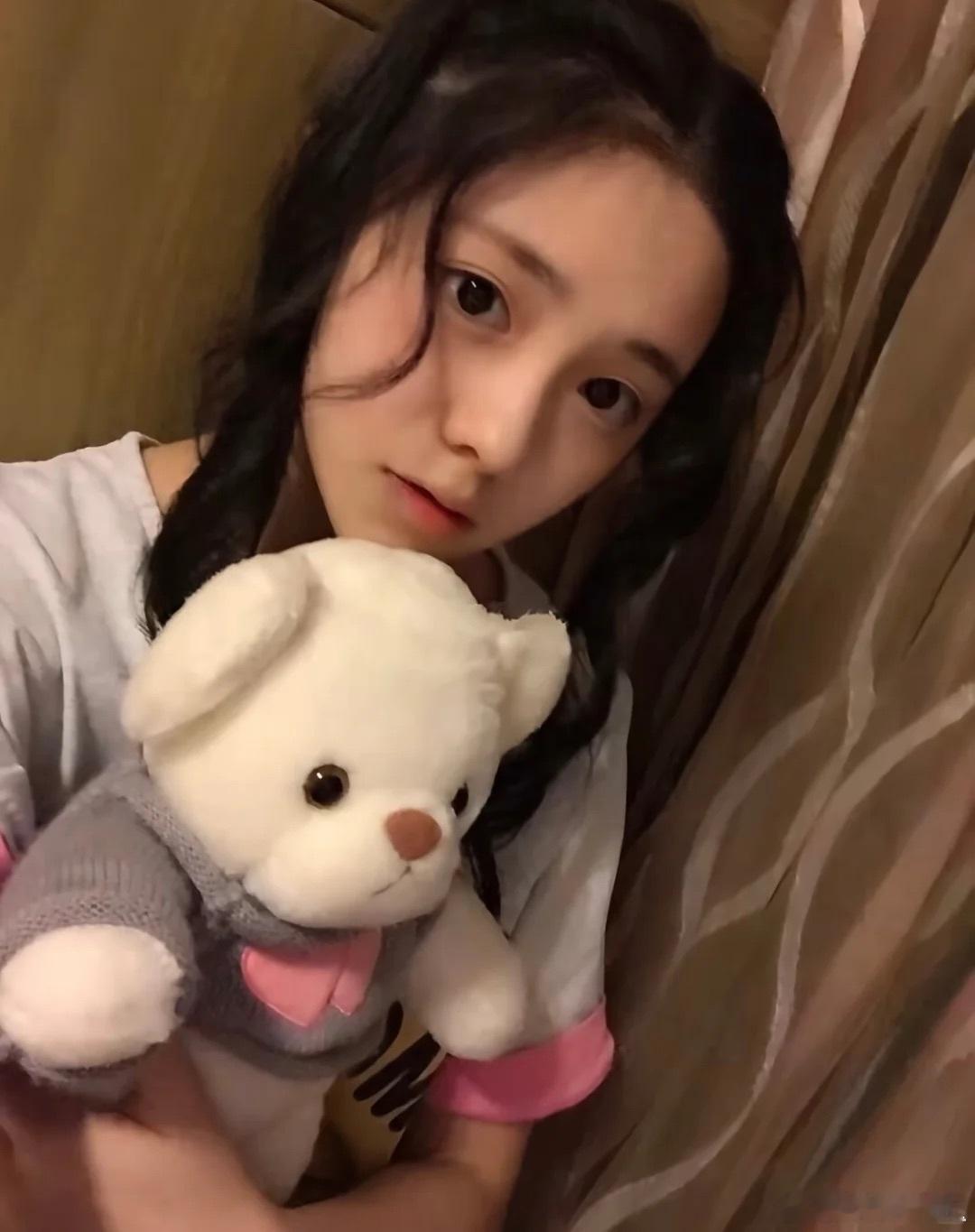 我的天！素人时期也这么美啊！ 刘浩存高中时期照片
