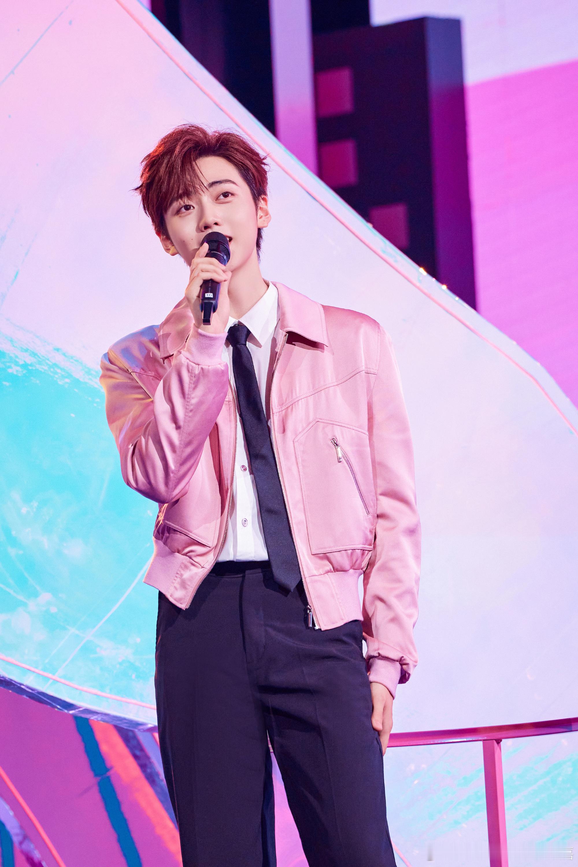 #焉栩嘉上岸了# 恭喜焉栩嘉。居然背后干了这么大的事情。 ​​​