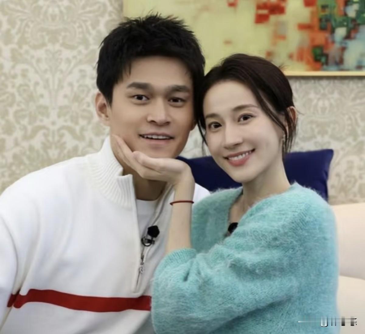 孙杨之所以跟另外两对的老公不太一样。可能主要是因为另外两对夫妻里的老公，都是向上