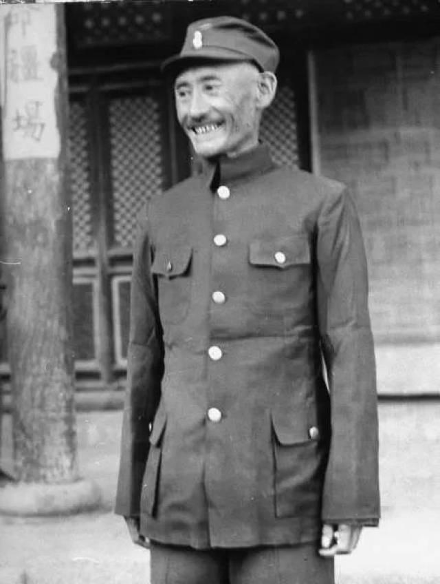 北平解放前夕，马占山去看望傅作义，问傅，打算怎么办？傅作义说有三条措施：把张家口