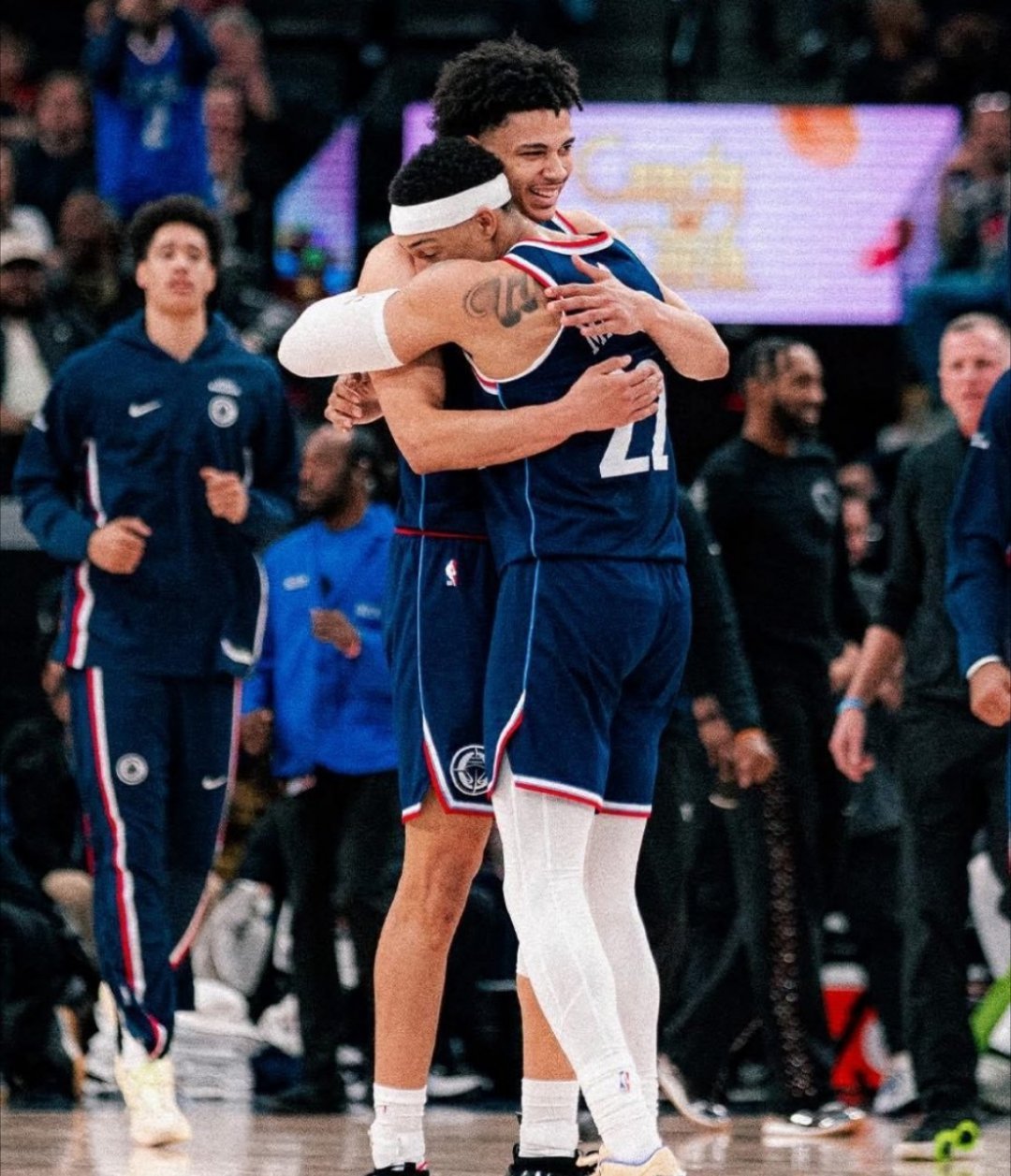 Haynes报道，已将新秀后卫桑德斯的双向合同转为标准合同。桑德斯本赛季场均7.