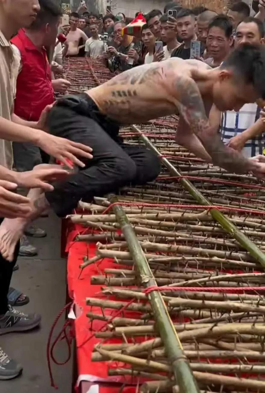 好奇，这是在干什么？