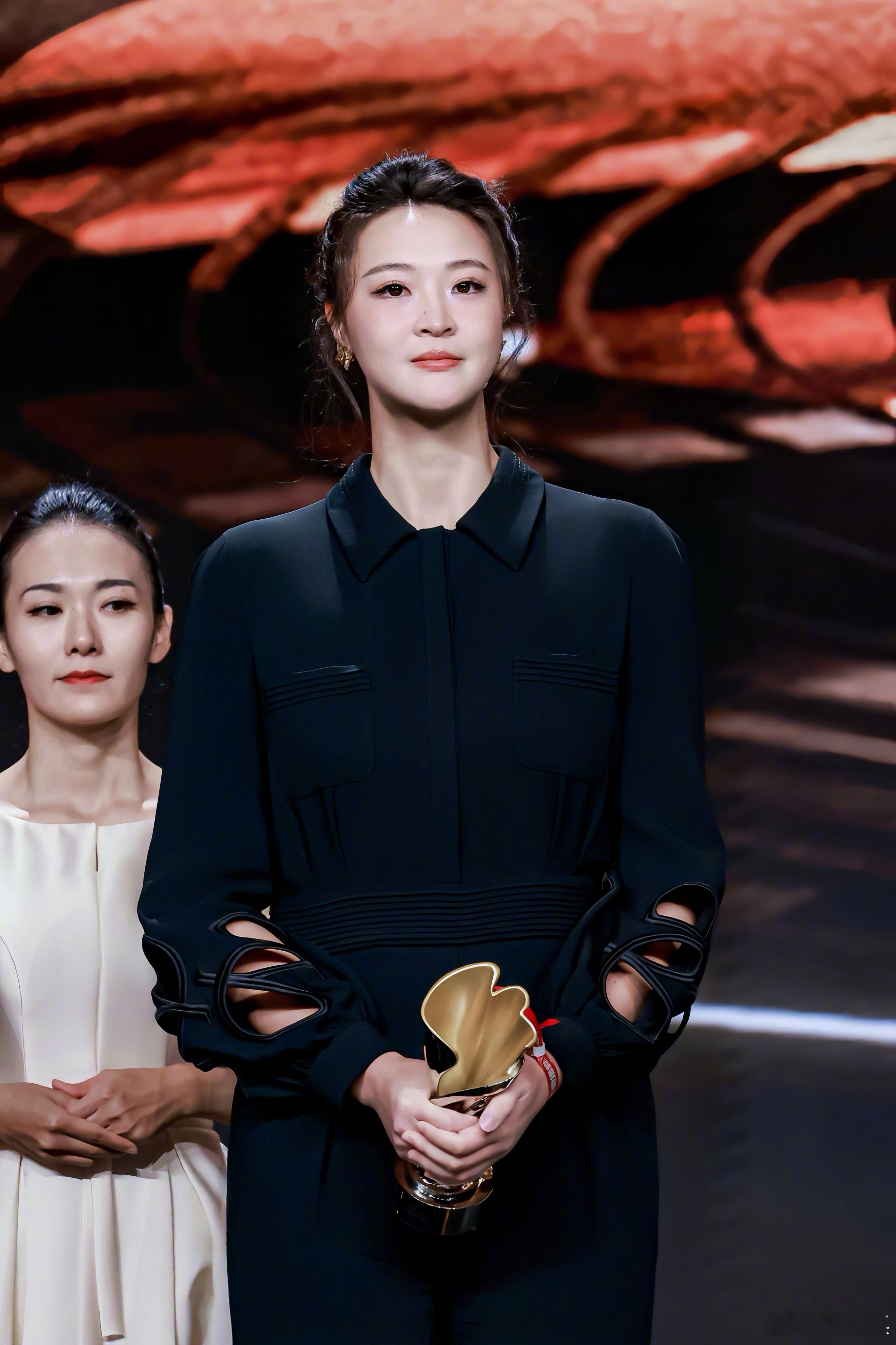 非常荣幸VAL排球爱好者联赛得到大家的认可🏐让我在荣获年度体育贡献运动员奖项。