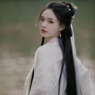 电视剧《怎敌她千娇百媚》将于五月中旬在横店开机！该剧改编自伊人睽睽同名小说，由林