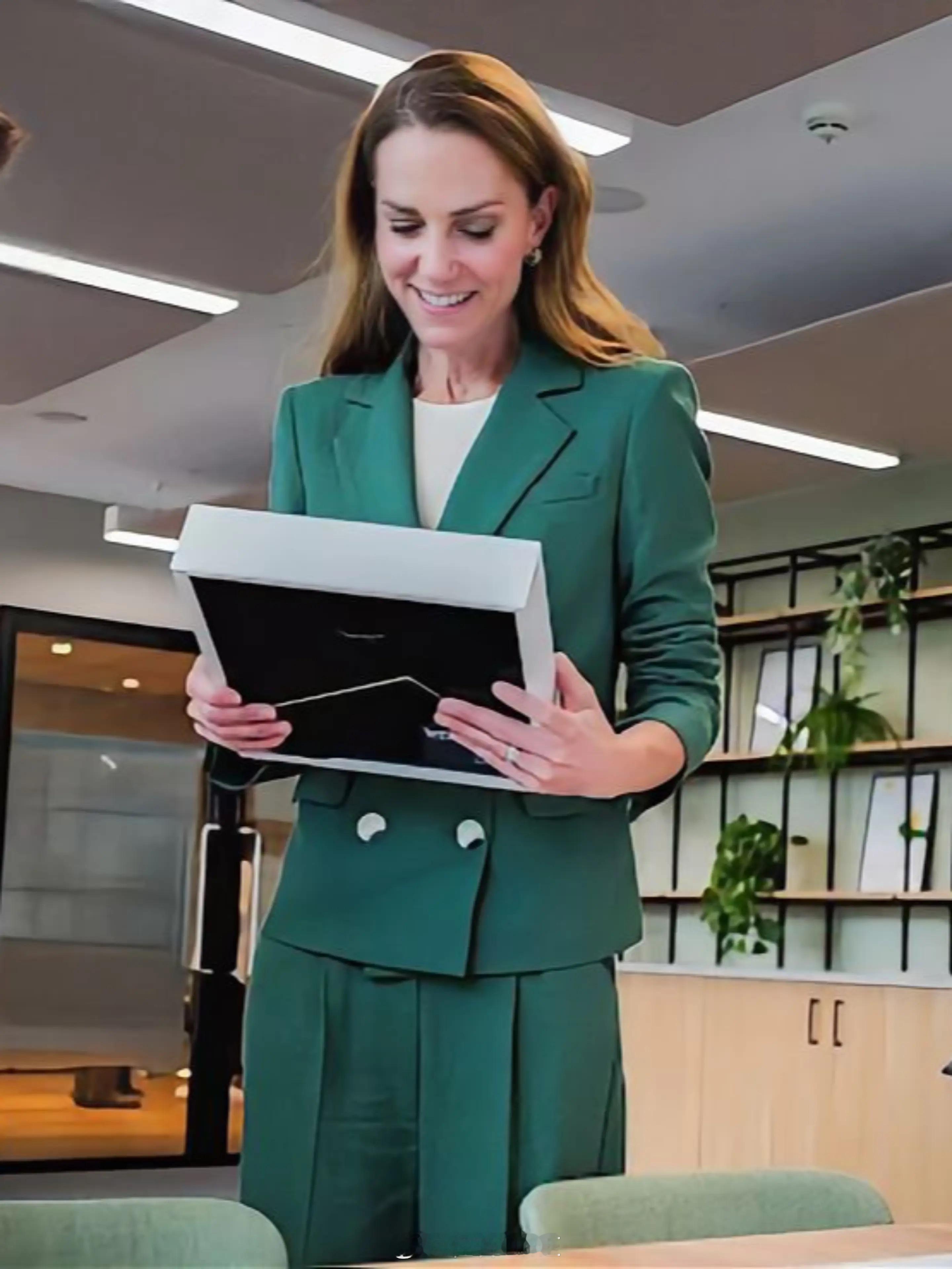 凯特王妃瘦成纸片人疾病面前人人平等，皇室也不例外，但是她瘦了看起来状态更好