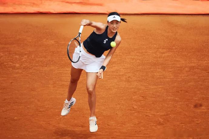 WTA1000罗马站女单第二轮，世界排名第33王欣瑜0-2不敌世界排名第42伊埃