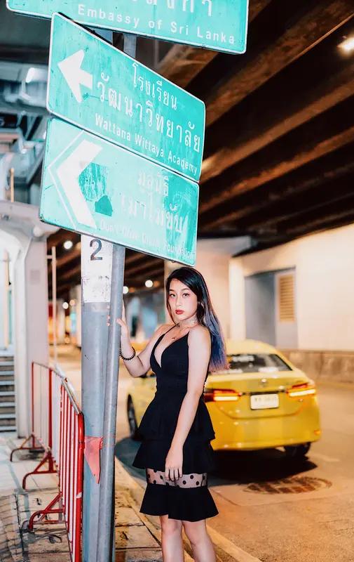 泰国21岁女孩因乘错车向56岁大巴司机问路时遭遇猥亵，悄悄录下视频作为证据，最终