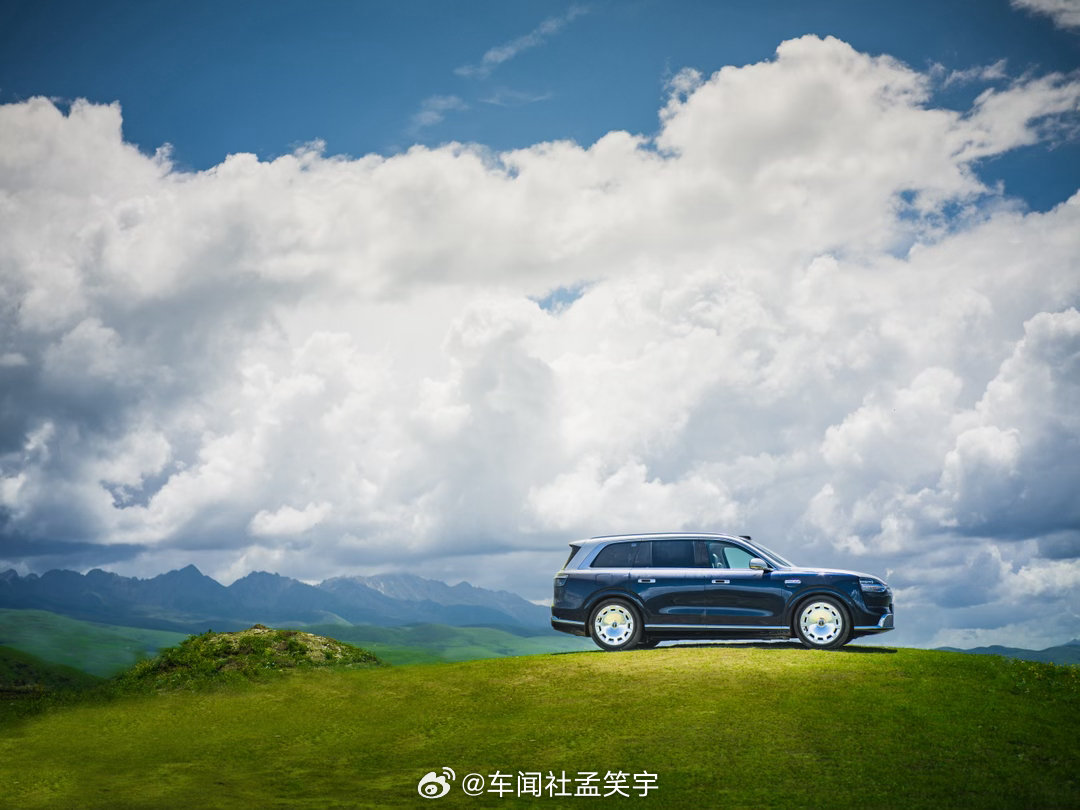 前两天开着新款问界M9去了一趟川西，说实话真舒服，底盘调得非常棒，完全是我想要的