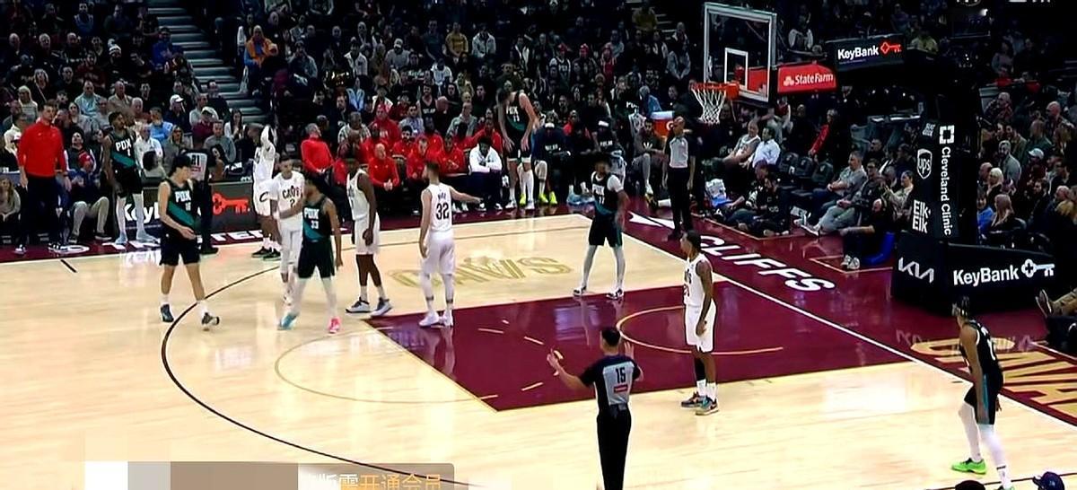 5分钟就逆转比赛，杨瀚森这效率绝了！

12月4日开拓者打骑士这场，杨瀚森就上了