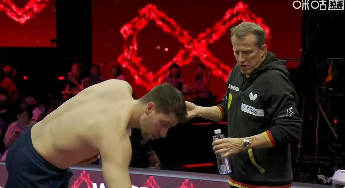 弗朗西斯卡竟然又进步了[吃瓜群众]，
前两局张本智和🇯🇵11-6，7-11被