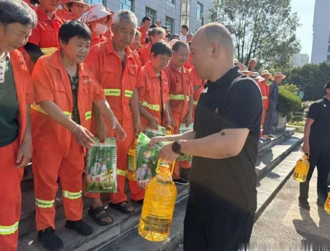 台州路桥夏日送清凉解暑又暖心 物资暖心，驿站贴心，这座城市始终惦记每一位高温下奔