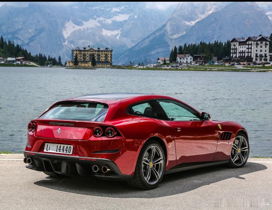 启境GT7的车身比例对标法拉利GT4lusso和阿斯顿马丁Zagato启境GT7