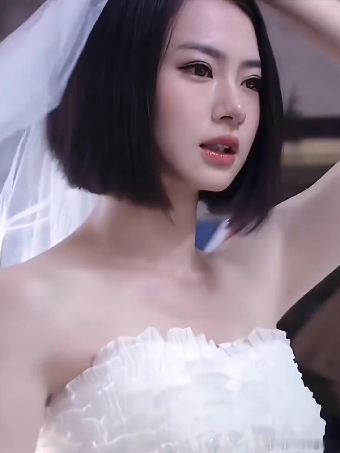 戚薇真的把自己做成AI了《末日盛夏红果》现在已经可以预约啦！等待剧集上线的这段空