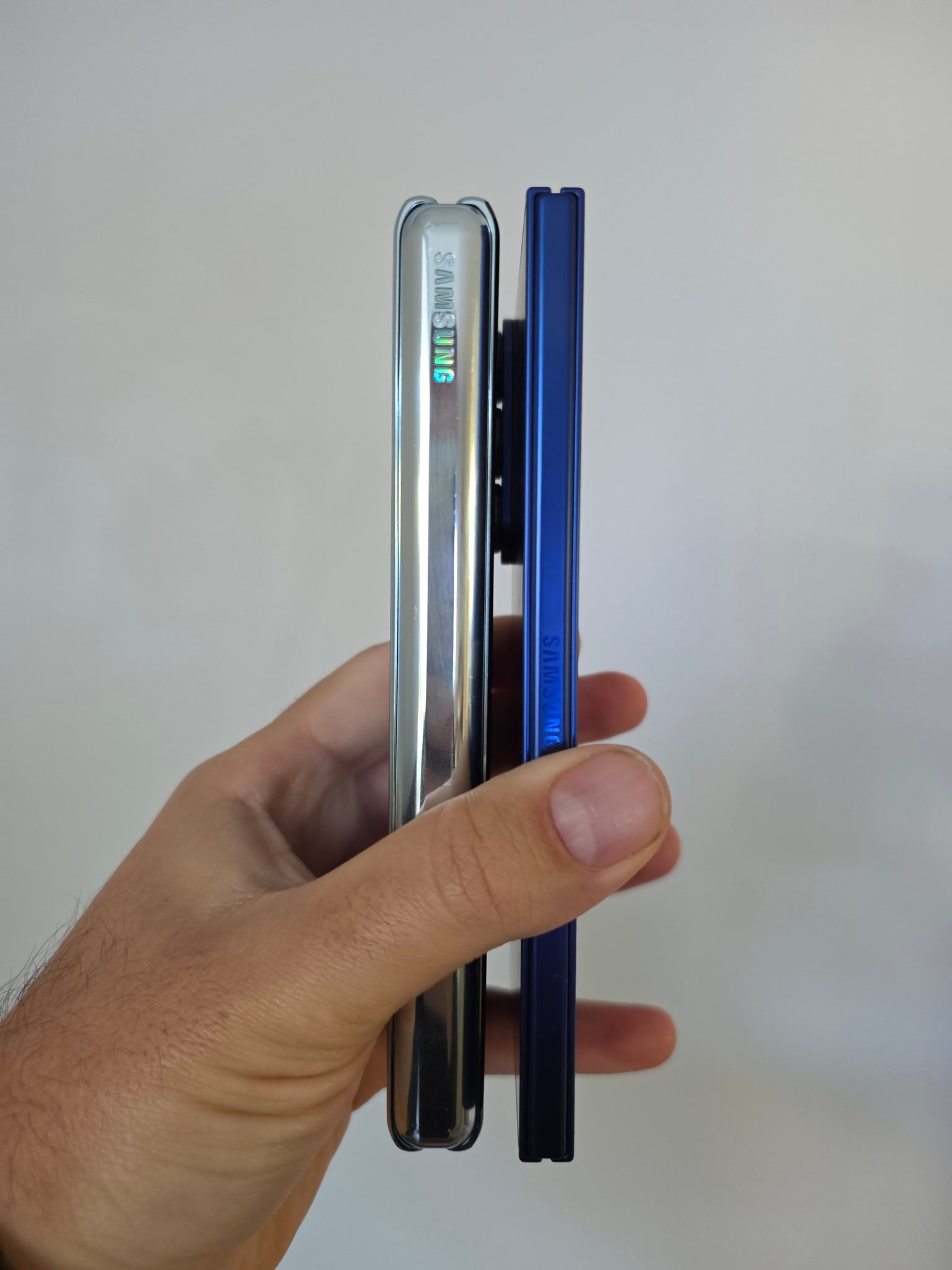 Galaxy Z Fold一代和Galaxy Z Fold7瘦下来就是受欢迎多励