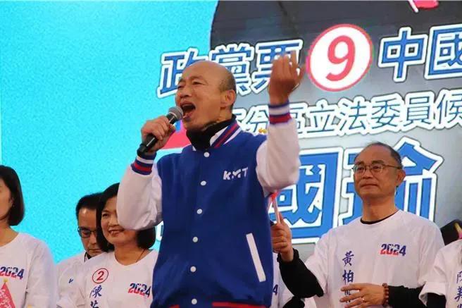 【韩国瑜直言柯文哲不会赢，其公开喊话柯粉转投“侯康配”】
近日韩国瑜在一场造势场