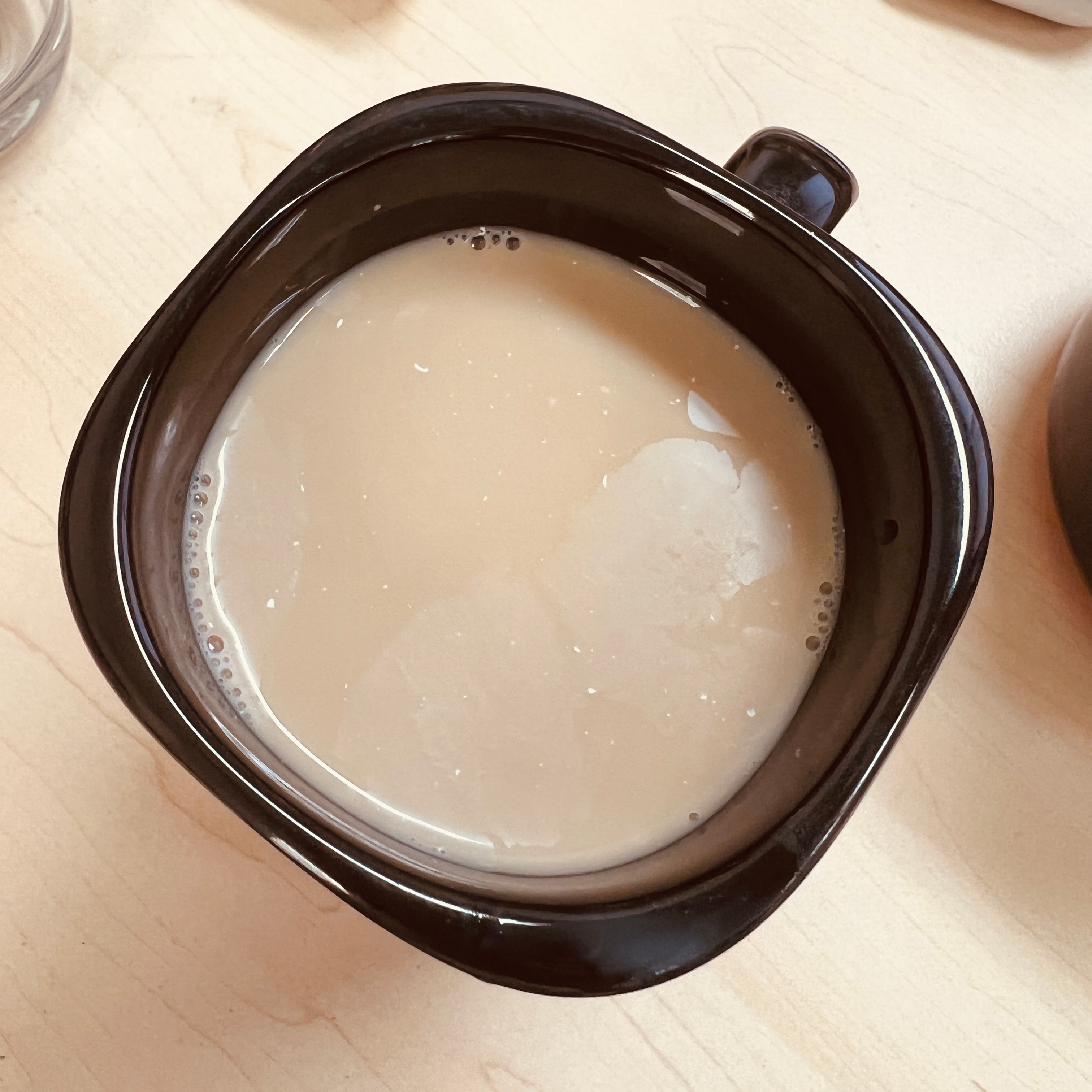 忙活到现在没吃没喝，就连早晨小伙伴煮的咖啡我都忘喝了，只因她没帮我倒上，我真是越