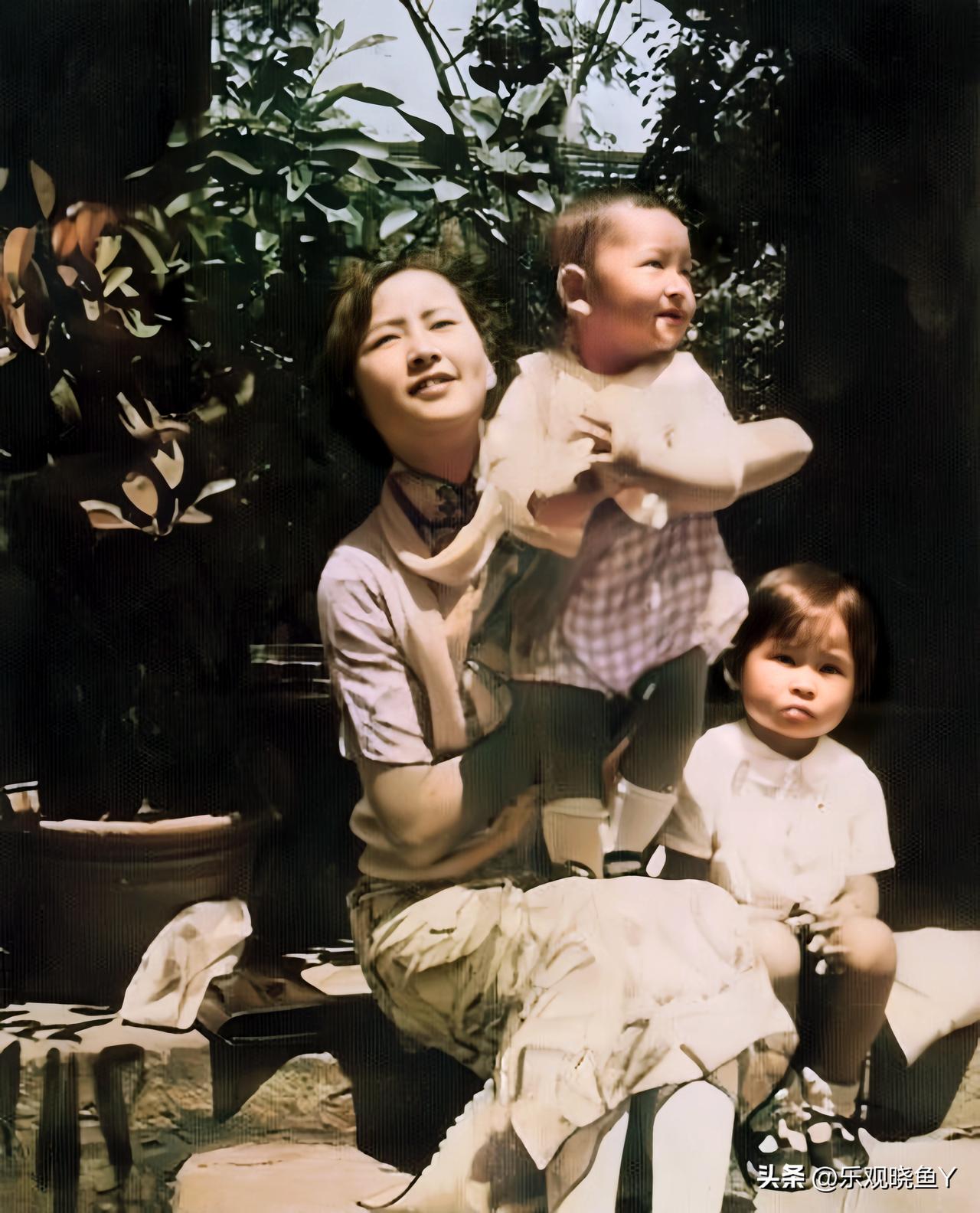 一九三二年，二十八岁的林徽因与女儿梁再冰、儿子梁从诫的珍贵合影！这是林徽因的丈夫