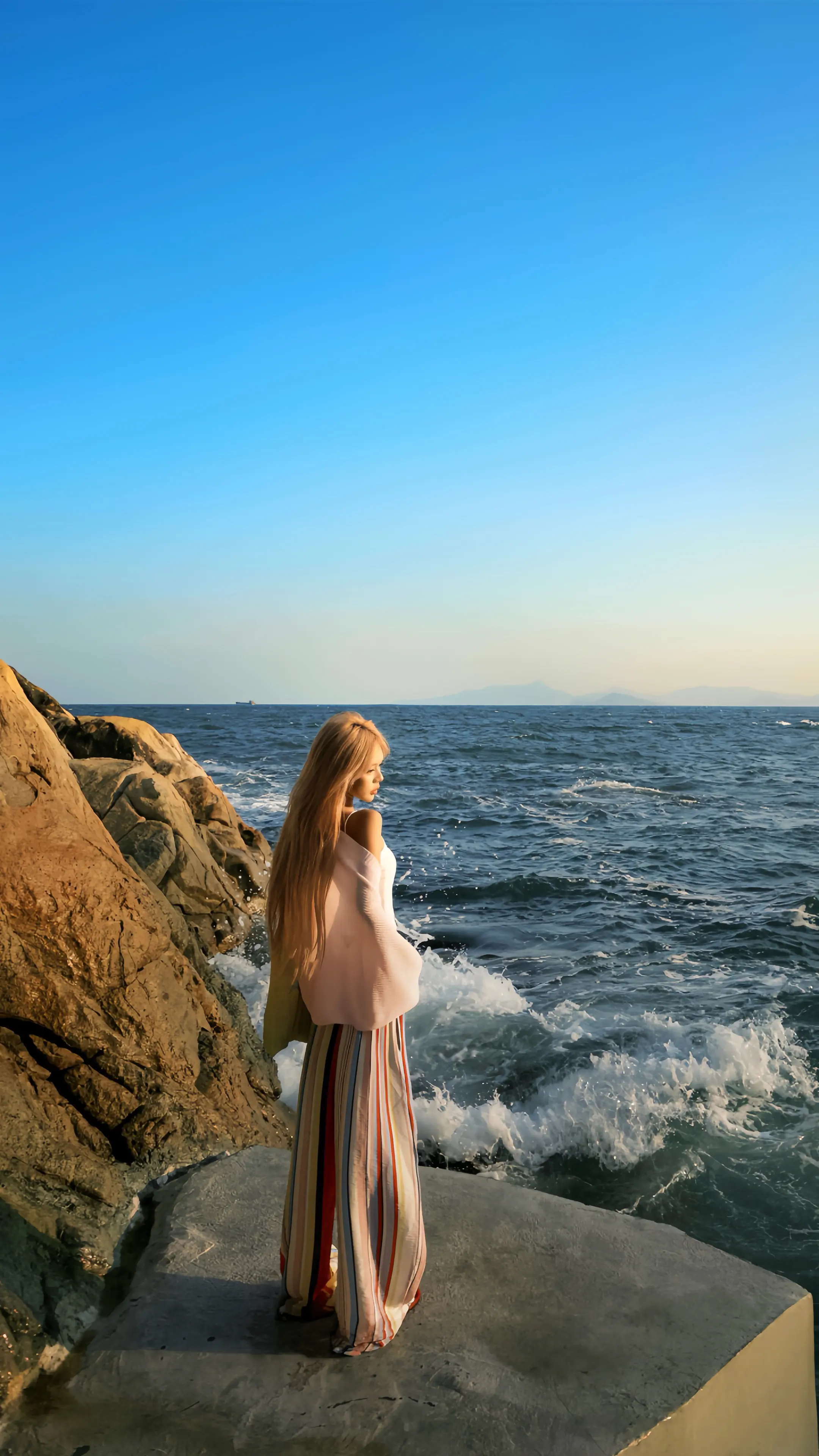 前方是未知 迎面是海风。