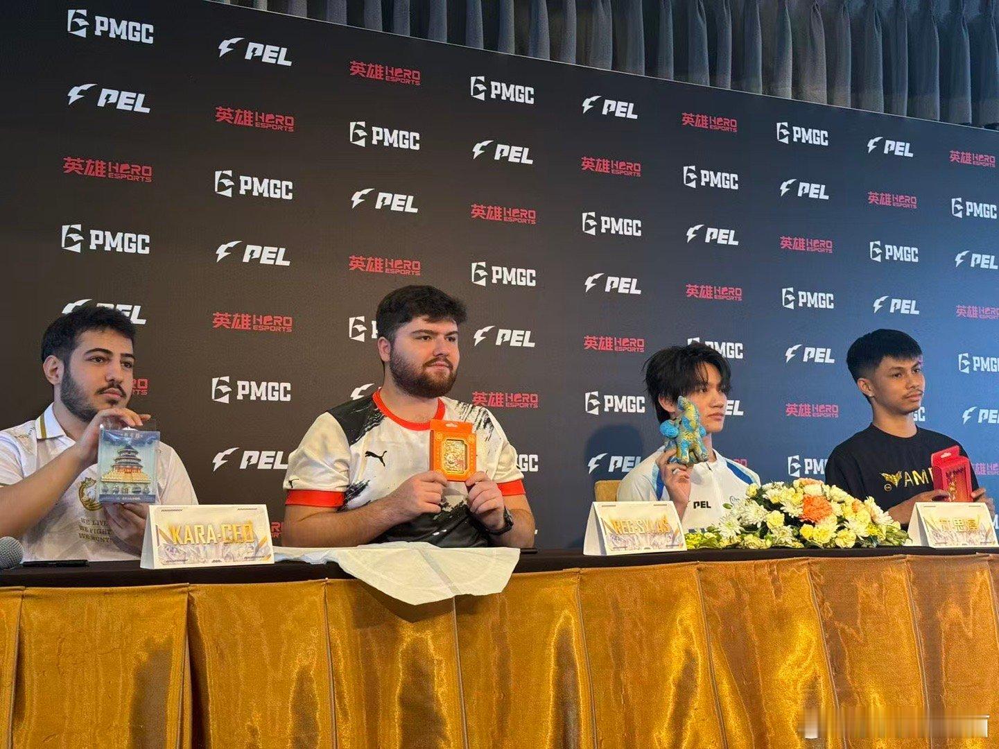 媒体会中华文化传递全球总决赛媒体日全球总决赛媒体日化身文化交流窗口，汉字留言、特