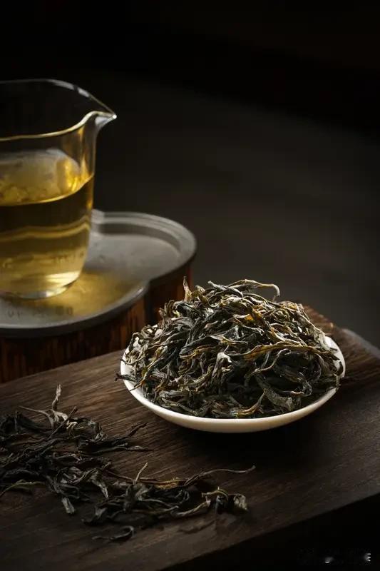 感觉每天每个时辰，都在不停变换自己的口味，为选择生茶熟茶还是老茶动脑筋，颇有点厨