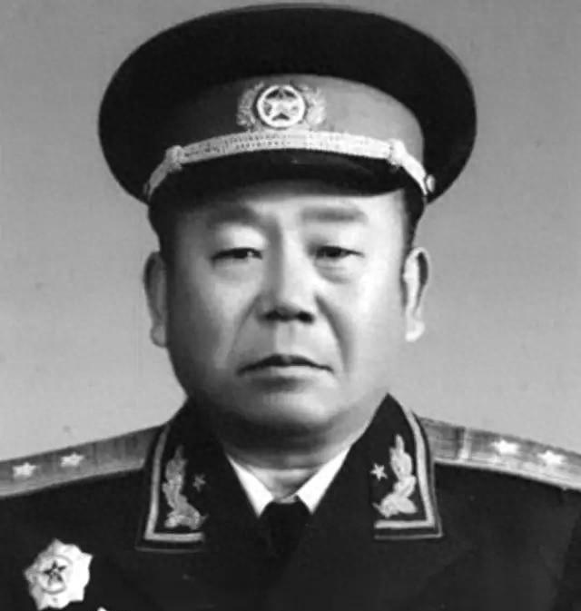 曾向国军起义并乞讨走完长征，这位1952年被毛主席认出的英雄后来去了哪里？
19