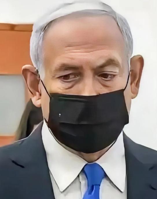 这一幕，终究还是如期开庭了。内塔尼亚胡，这位在政坛纵横数十载的硬汉，本就是以色列