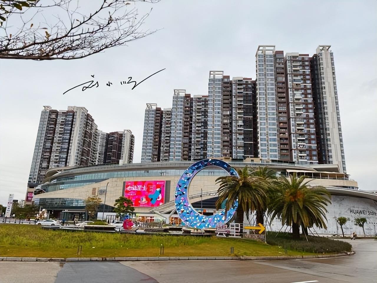 广州市白云区有一家大型商场，有三条地铁直达，却似乎人气不旺？

“白云区”是广州