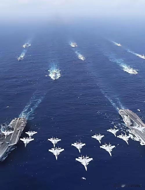 中美航母编队如果在海上相遇，美国航母大概率是没有还手之力的！

这话听着提气，但