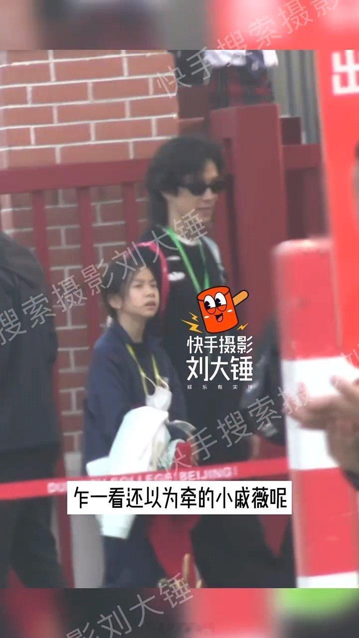 李承铉接女儿放学李承铉接Lucky放学 李承铉接女儿放学李承铉接女儿Lucky放