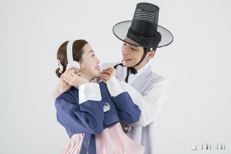 要说我心中最经典的韩剧，首推《请回答1988》。这部2015年的剧，没有霸道总裁