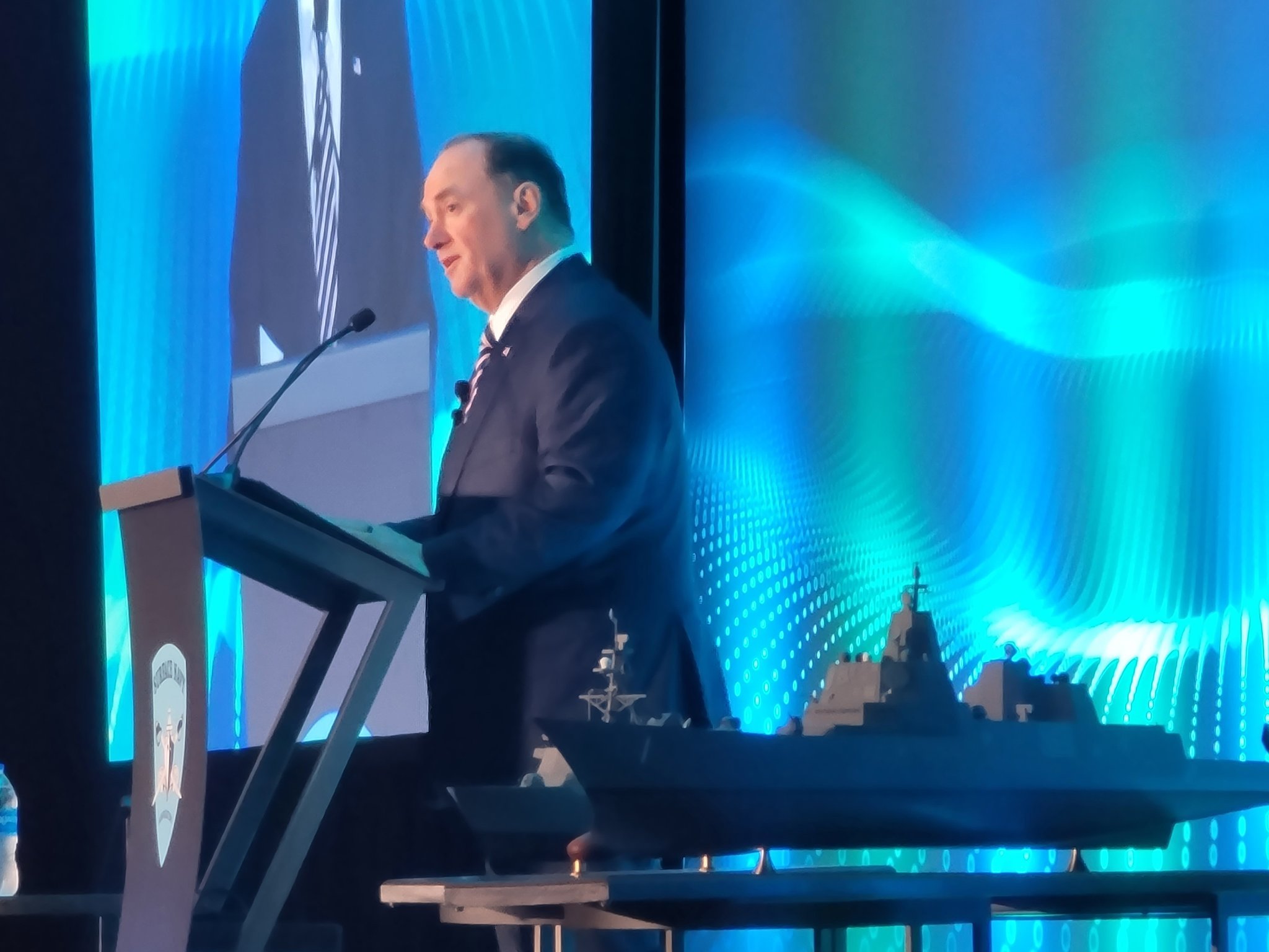 中外舰闻 烽火问鼎计划 SNA2026上在海军秘书长SECNAV演讲时展出的BB