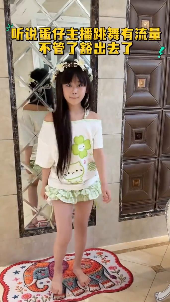 不管了，豁出去了。听说蛋仔主播跳舞有流量。