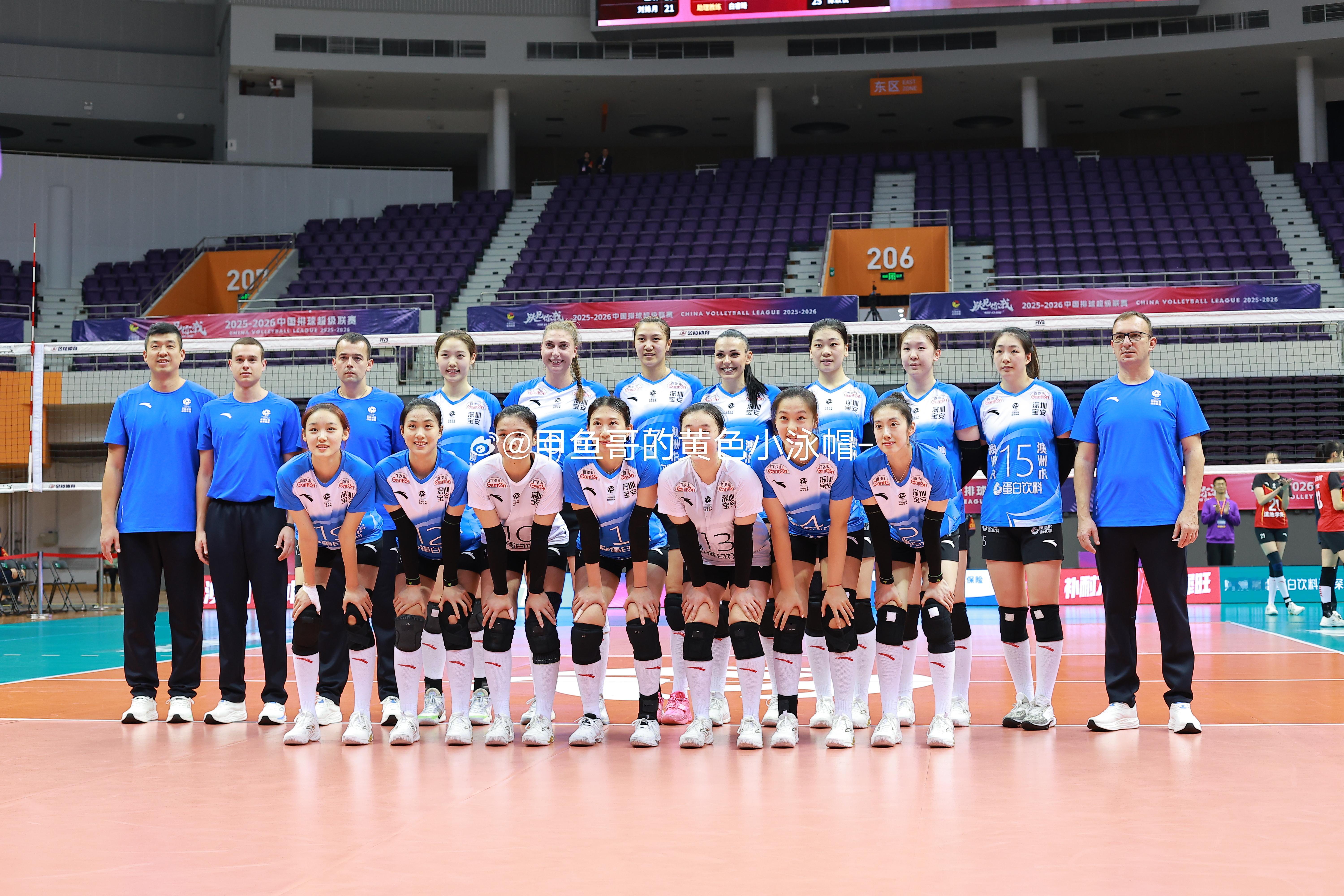 先来两张大合照2025-2026中国女排超级联赛