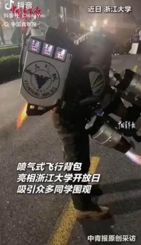 喷气式飞行背包，看到这是不是大家有种很熟悉的感觉，我相信看过周星驰拍的美人鱼，里