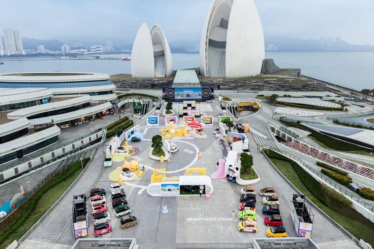 【置换补贴价4.28万起，五菱全新宏光MINIEV上市】3月27日，五菱全新宏光