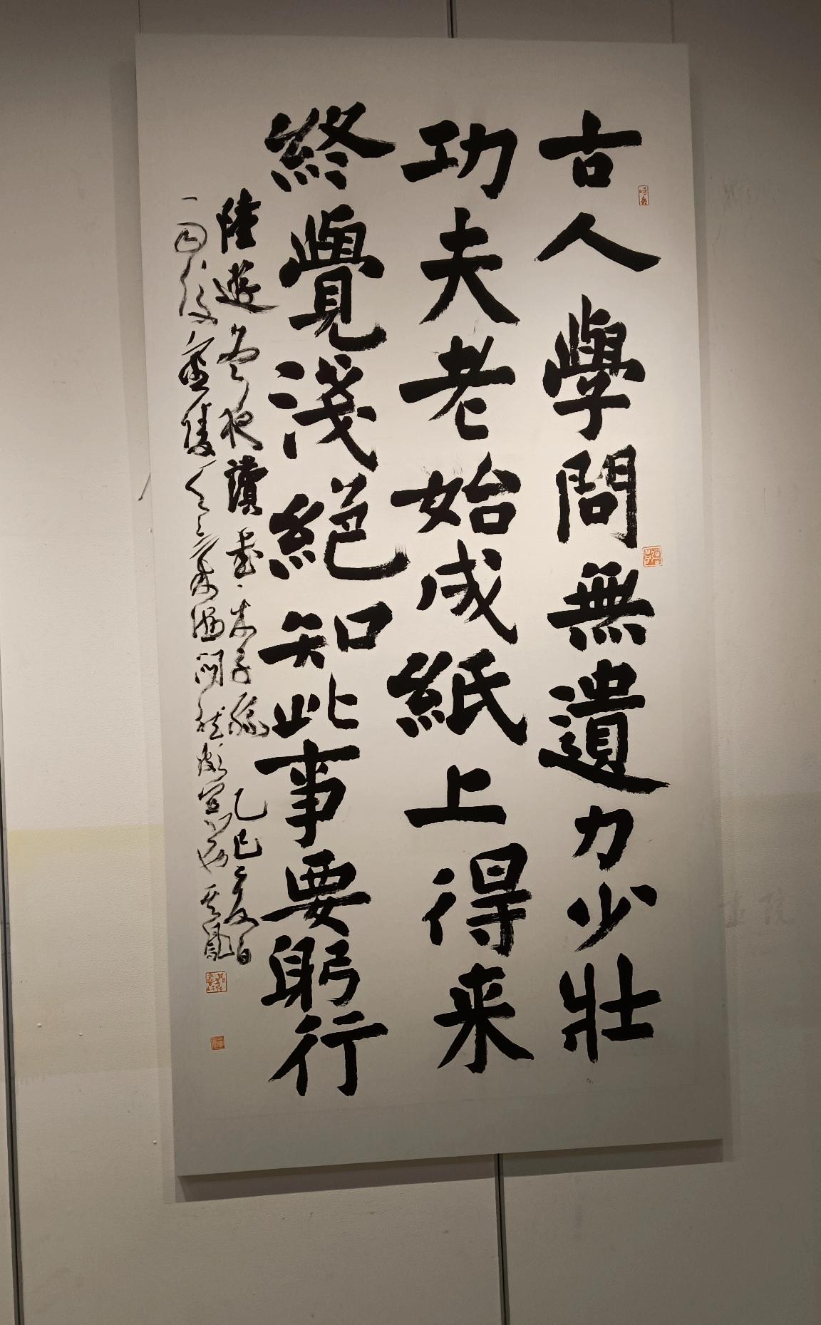 人生
是什么？
是走过的路！
是酸甜苦辣咸！
是遇见！是告别！

回首来时路，